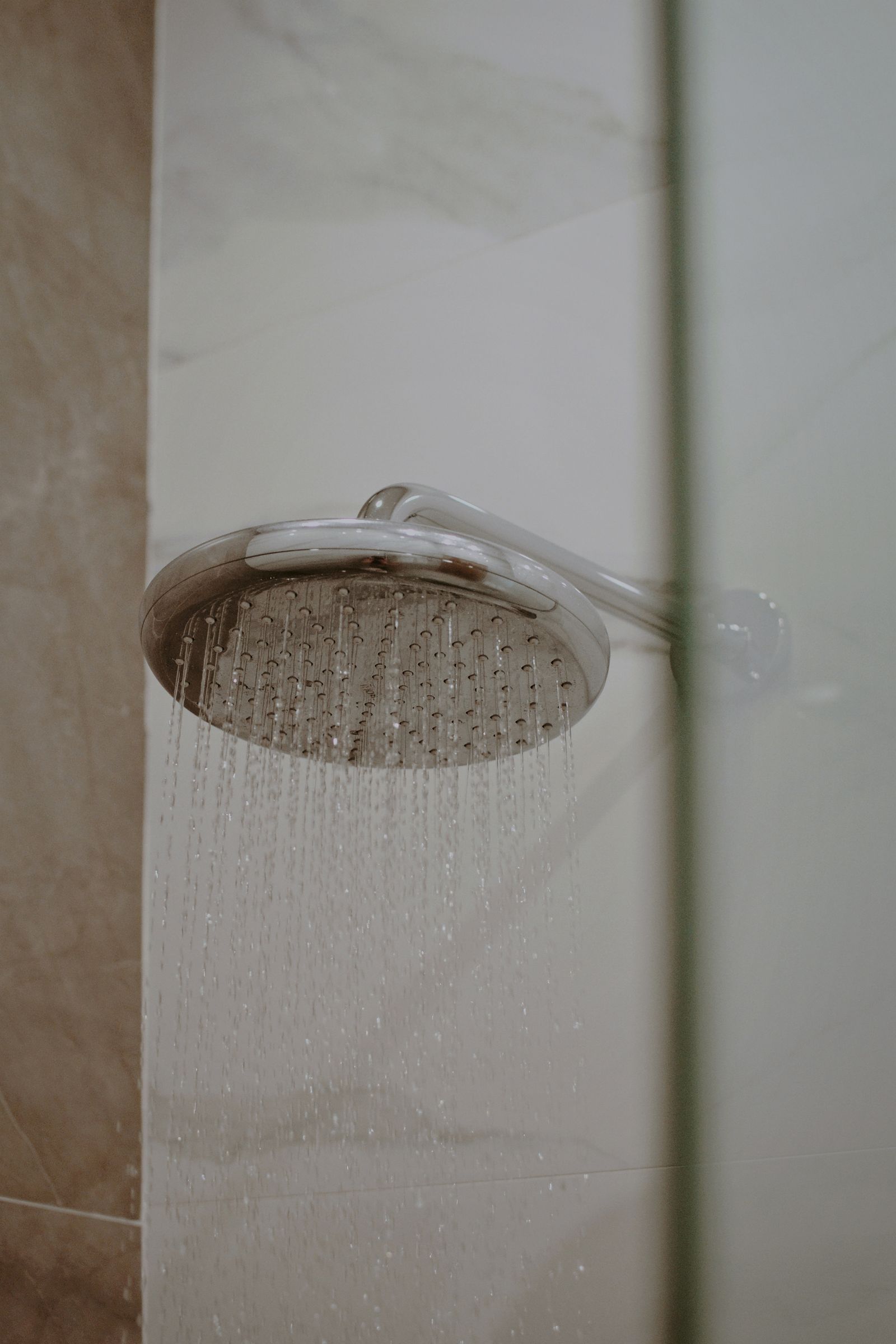 Pommeau de douche moderne econome en eau
