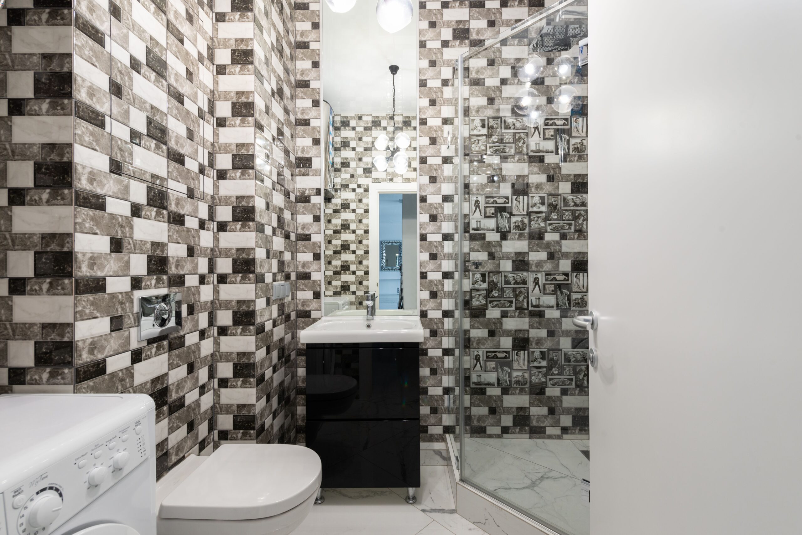 WC broyeur moderne dans une salle de bain