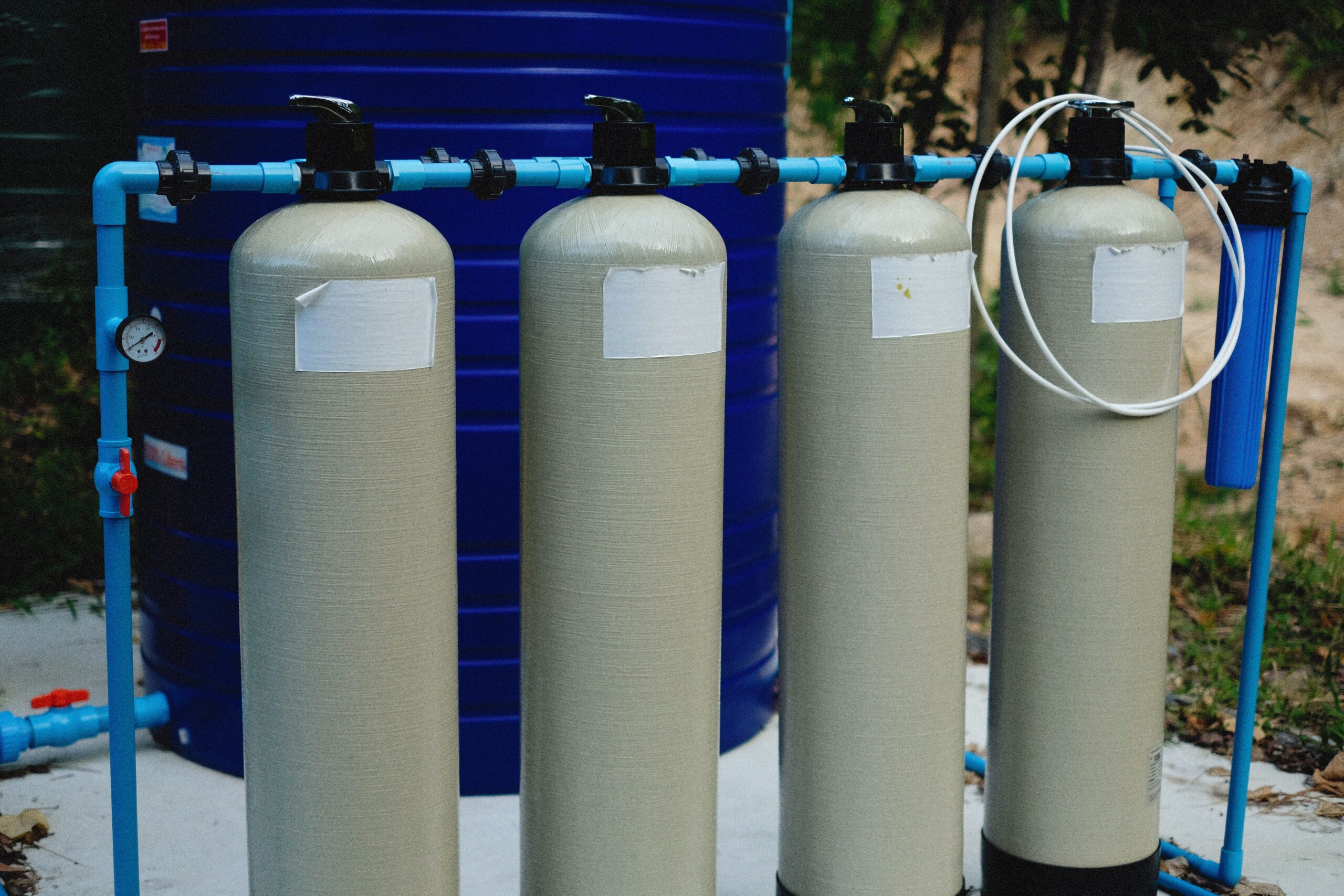 Installation d'adoucisseur d'eau dans un local technique