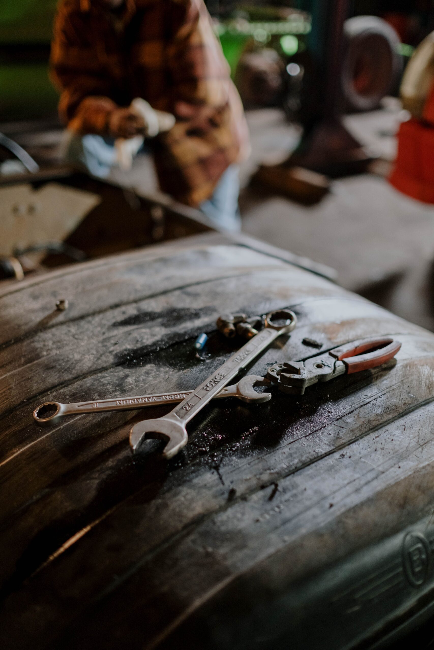 Outils de plomberie pour réparer un robinet